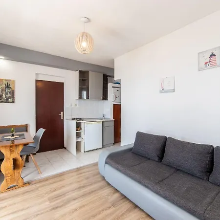 Sime Apartment Brist